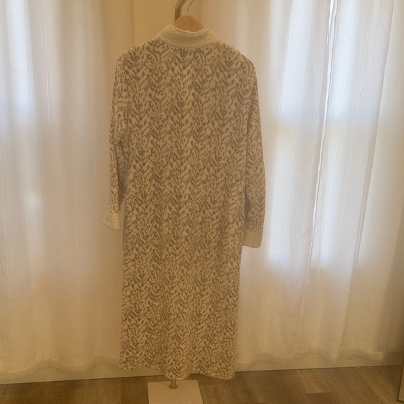 Elegant Cream Patterned Women's Robe - Picture 6 of 6